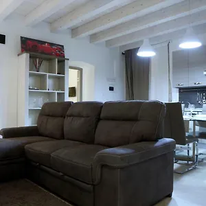 Appartement Maniace, Syracuse